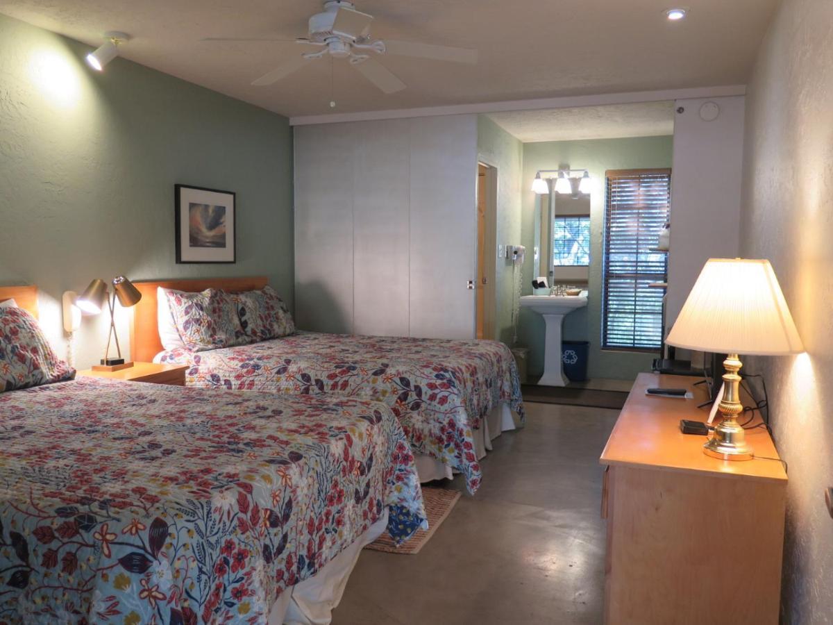 Wimberley Inn & Bar Extérieur photo