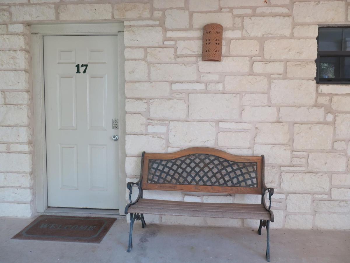 Wimberley Inn & Bar Extérieur photo